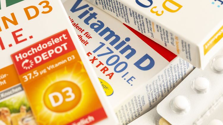 Experten raten von einer eigenständigen Einnahme vor allem von höher dosierten Vitamin-D-Präparaten ab.