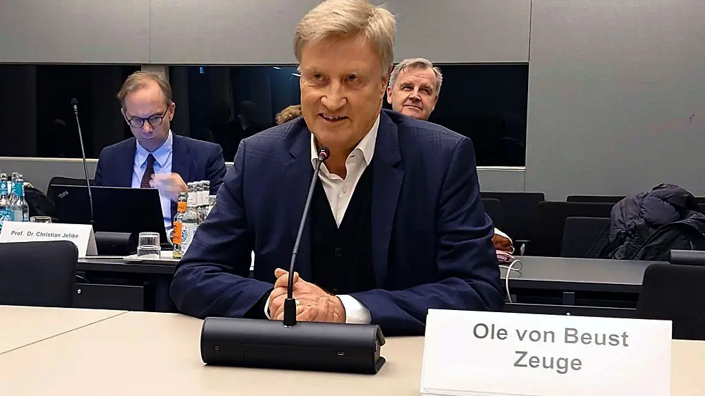 Hamburgs-Ex-Buergermeister-Ole-von-Beust-CDU-hat-waehrend-seiner-Amtszeit-nach-eigenen-Angaben-keine-Kenntnisse-von-den-Cum-Ex-Geschaeften-der-HSH-Nordbank-gehabt