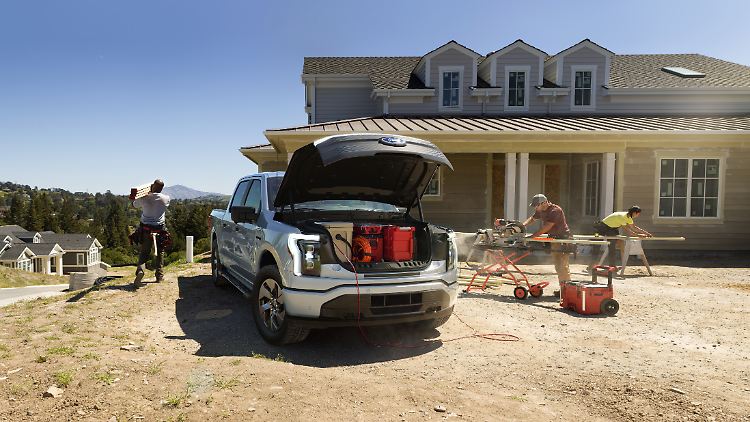 Der Ford F-150 Lightning überrascht mit einem 400 Liter fassenden Kofferraum unter der Fronthaube.