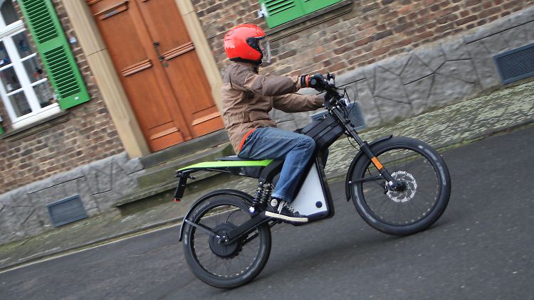 Ein bisschen erinnert das Elmoto Loop auch an eine Supermoto.
