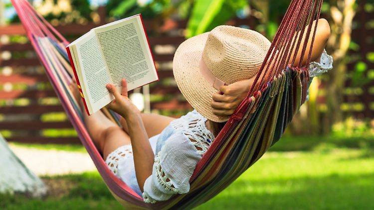 Historische Romane versetzen den Leser in eine fremde Zeit.