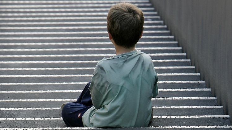 Von einer wichtigen Entscheidung betroffen sein, aber nicht mitbestimmen dürfen - das verursacht ein bohrendes Gefühl der Ohnmacht, auch bei Kindern.