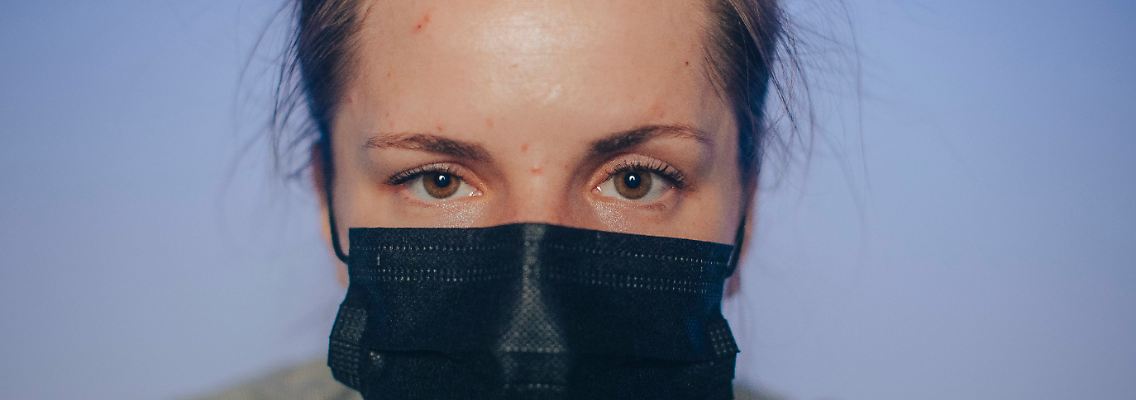Maske Corona Frau.jpg