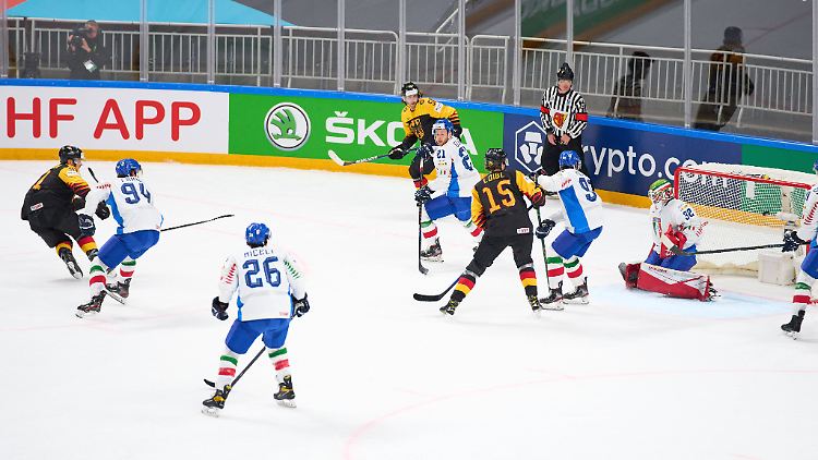 Gelungener WM-Auftakt: Das DEB-Team schlägt Italien deutlich.