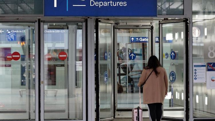 Quarantäne- oder Testpflichten kann der Bund bei der Einreise aus Risikogebieten weiterhin verhängen.  