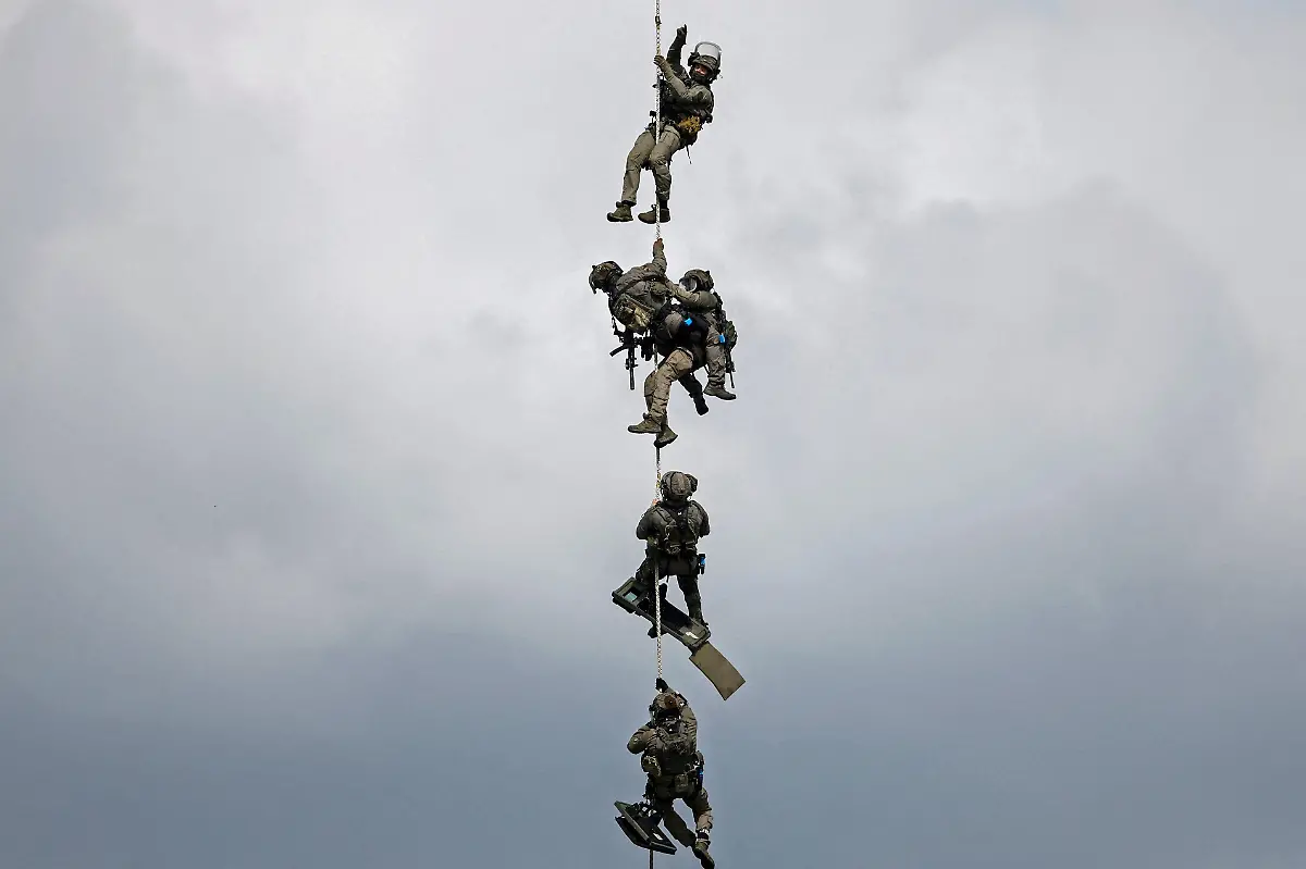 2024-12-02T100249Z-957286903-RC2BE7A82RH2-RTRMADP-3-YEAR-END-2024-PHOTOS-BEST