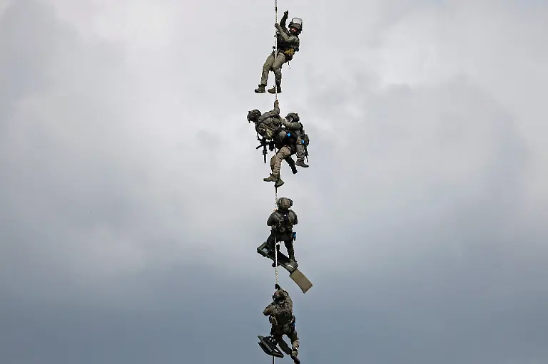 2024-12-02T100249Z-957286903-RC2BE7A82RH2-RTRMADP-3-YEAR-END-2024-PHOTOS-BEST