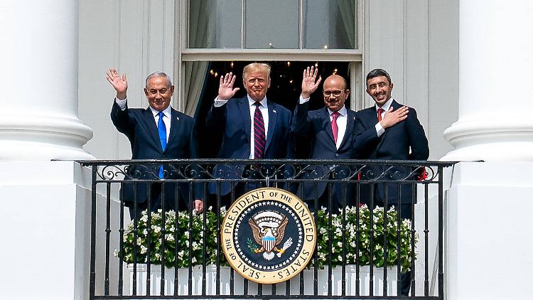 Die Unterzeichner der Abraham-Abkommen im September 2020: Israels Ministerpräsident Netanjahu, US-Präsident Trump, Bahrains Außenminister Zayani und sein Amtskollege aus den Vereinigten Arabischen Emiraten, Nahyan (v.l.).