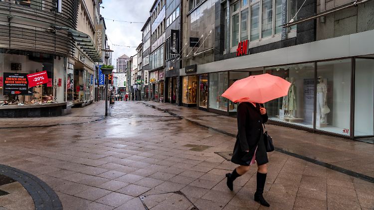 Geschlossene Geschäfte und Restaurants setzen der deutschen Wirtschaft deutlich zu.