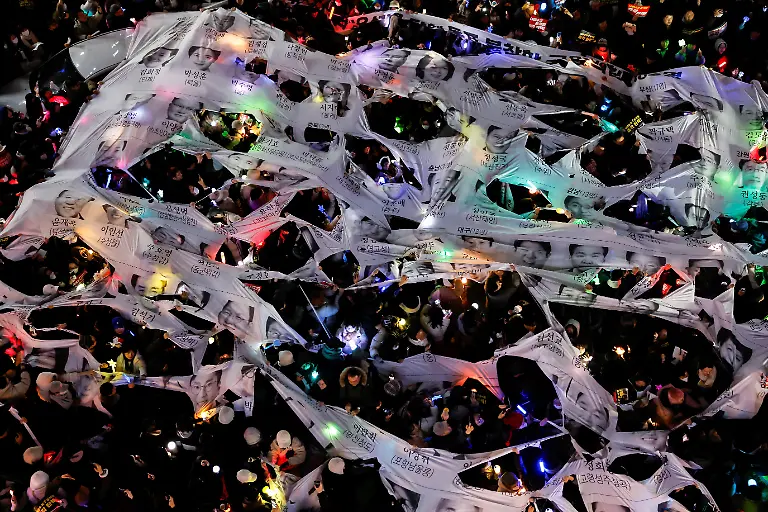 2024-12-12T121952Z-1494026340-RC2NNBA9B99V-RTRMADP-3-SOUTHKOREA-POLITICS