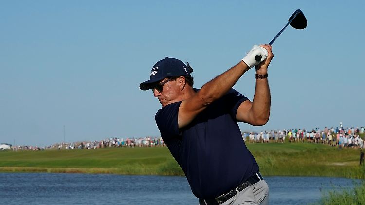 Mickelson spielte auf dem Par-72-Kurs zuletzt eine 73er-Runde und siegte mit 282 Schlägen.