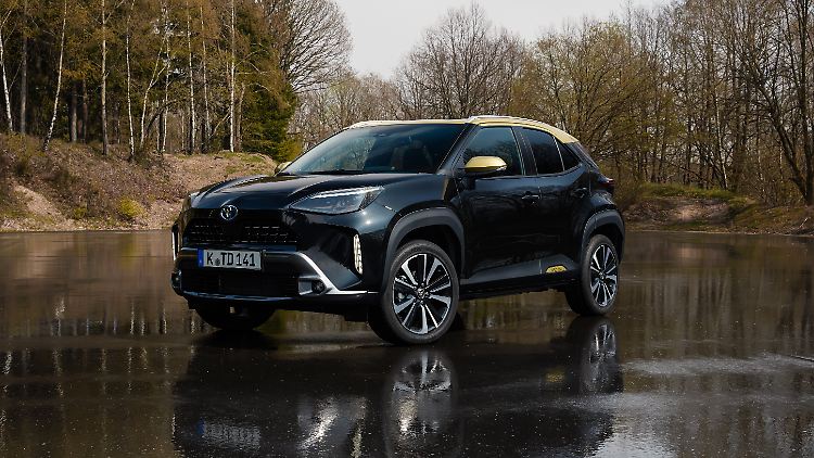 Bulliger Typ: Bereits mit dem Frontdesign hebt sich der Yaris Cross deutlich von der Kleinwagenklasse ab.