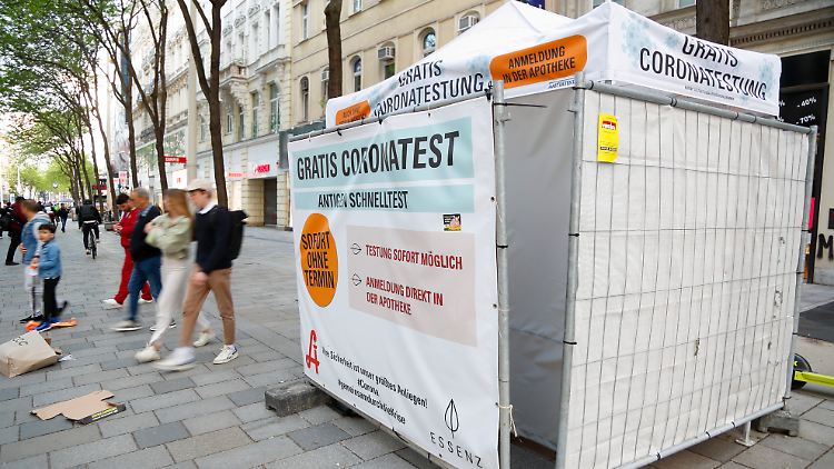 Mit einem negativen Corona-Test konnten die Menschen die Pfingst-Feiertage im Café und Biergarten verbringen.