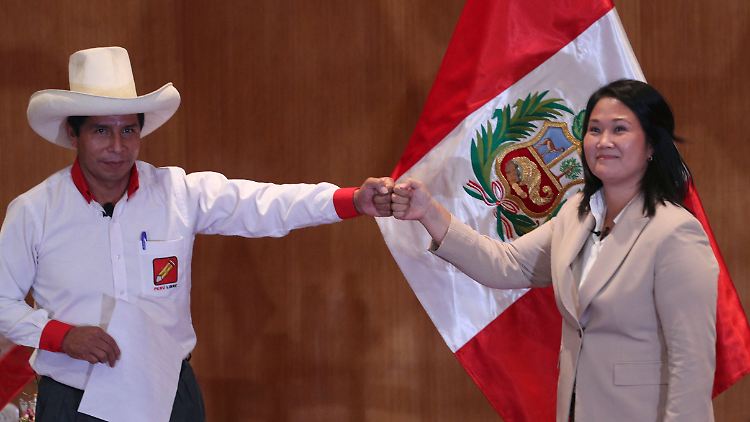 Pedro Castillo (l.) tritt bei der Wahl gegen Keiko Fujimori (r.) an.