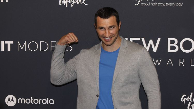 Wladimir Klitschko spendete signierte Boxhandschuhe.