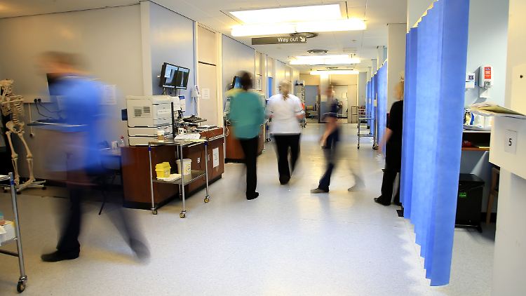 Der ehemalige britische Gesundheitsminister Jeremy Hunt fordert eine Überprüfung der Belüftungssysteme in Krankenhäusern.