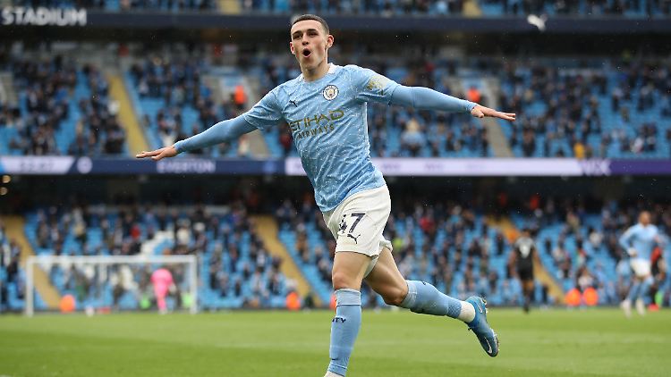 Oft gesehene Pose in dieser Saison: Foden dreht jubelnd nach einem Treffer ab.
