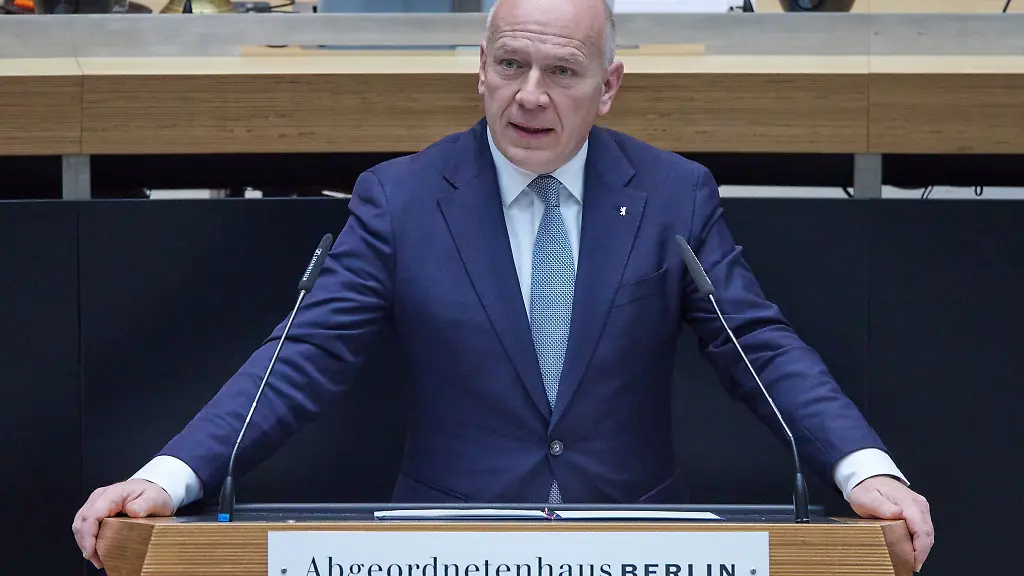 Berlins-Regierender-Buergermeister-Kai-Wegner-CDU-haelt-die-Milliardeneinsparungen-fuer-unverzichtbar