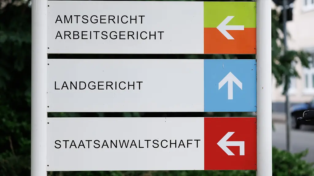 Die-Staatsanwaltschaft-Bielefeld-hat-drei-Maenner-wegen-bewaffneten-Drogenhandels-angeklagt