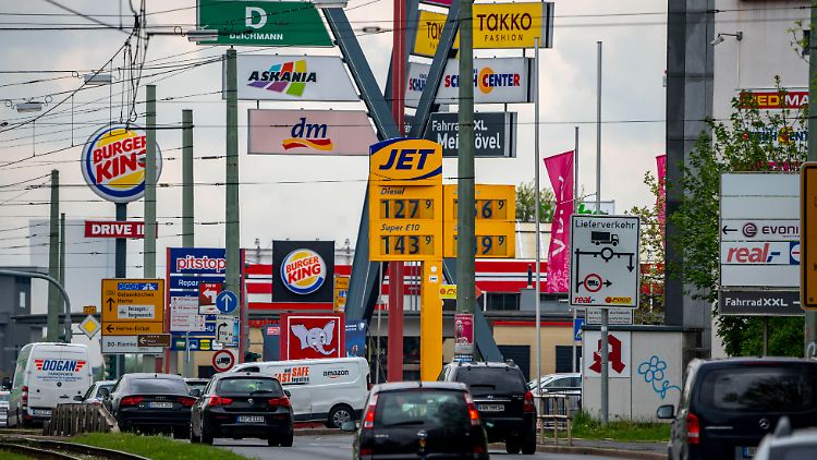 Seit dem vergangenen Jahr sind die Spritpreise ganz ohne grünes Zutun stark gestiegen. 
