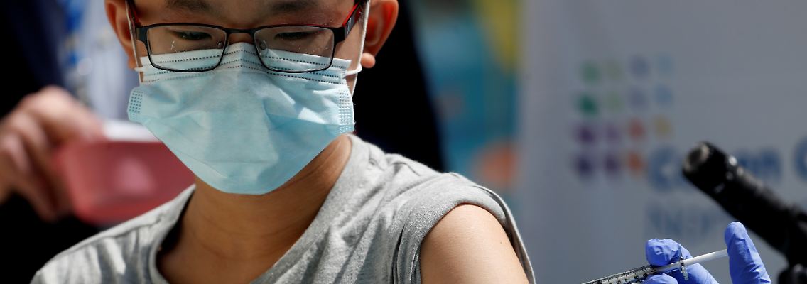 2021-05-13T153435Z_987648278_RC23FN9U347J_RTRMADP_3_HEALTH-CORONAVIRUS-USA-VACCINES.JPG