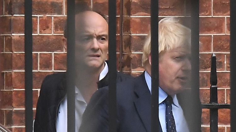Cummings selbst war zu Beginn der Pandemie Johnsons engster Vertrauter und galt als wichtigster Ideengeber.