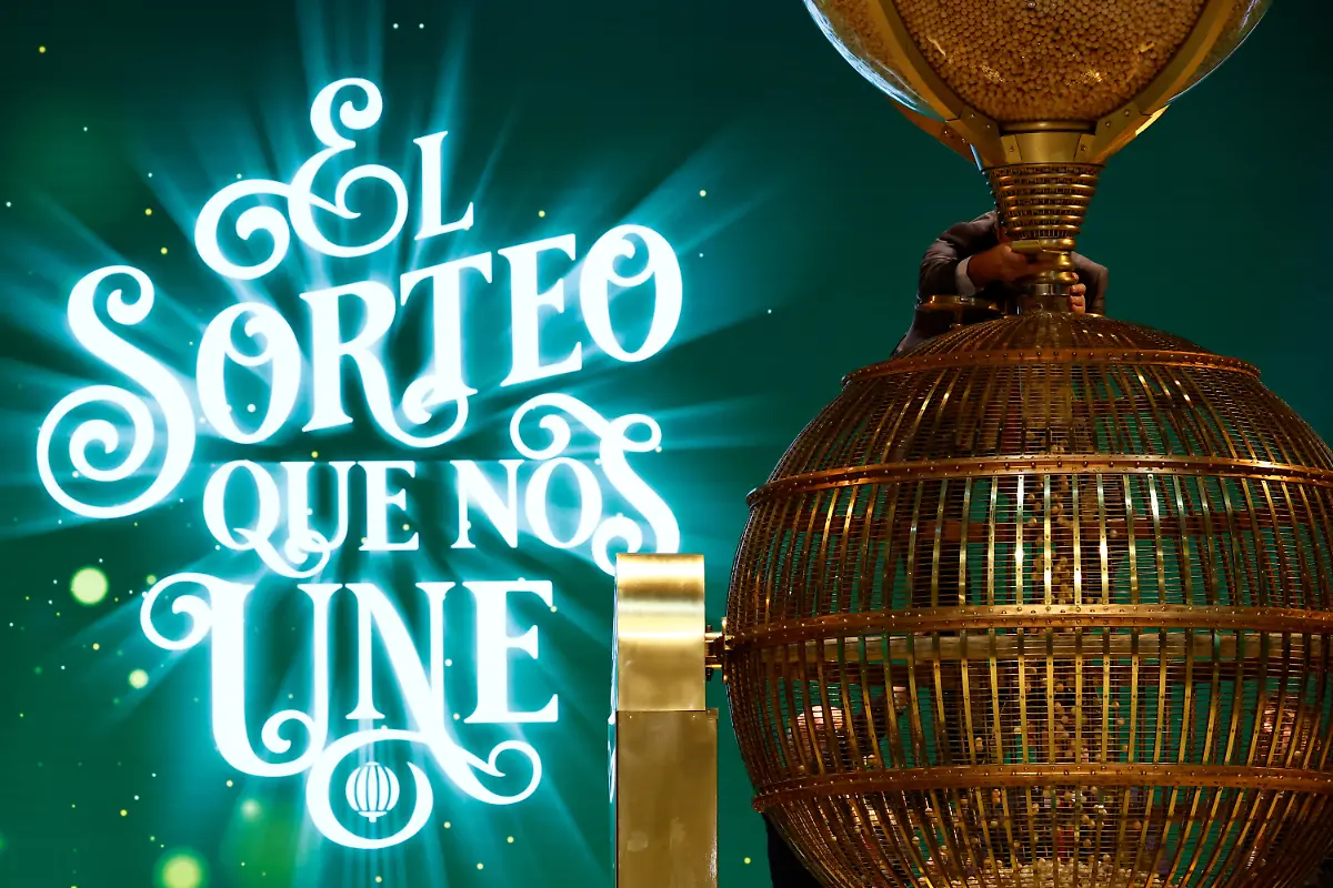 2023-12-22T080909Z-1407721782-RC2525A5OQ78-RTRMADP-3-CHRISTMAS-SEASON-SPAIN-LOTTERY