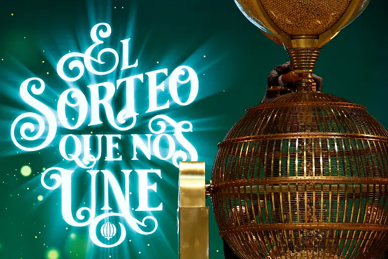 2023-12-22T080909Z-1407721782-RC2525A5OQ78-RTRMADP-3-CHRISTMAS-SEASON-SPAIN-LOTTERY