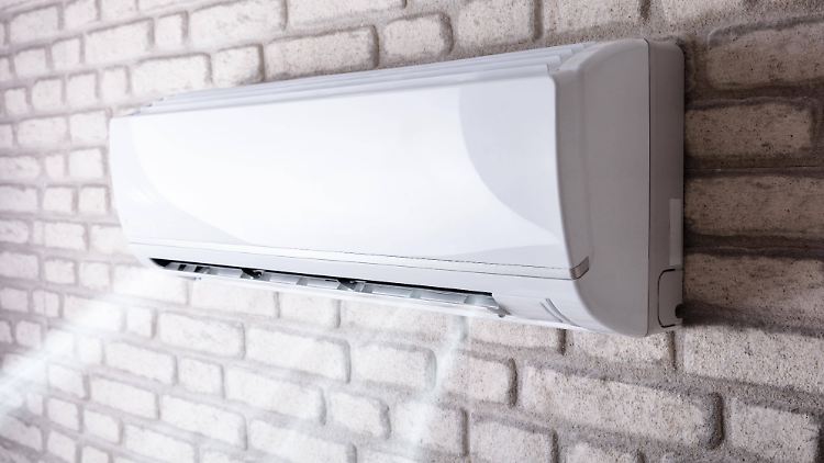 Wenn es doch noch warm werden sollte, kann ein Klimagerät helfen.