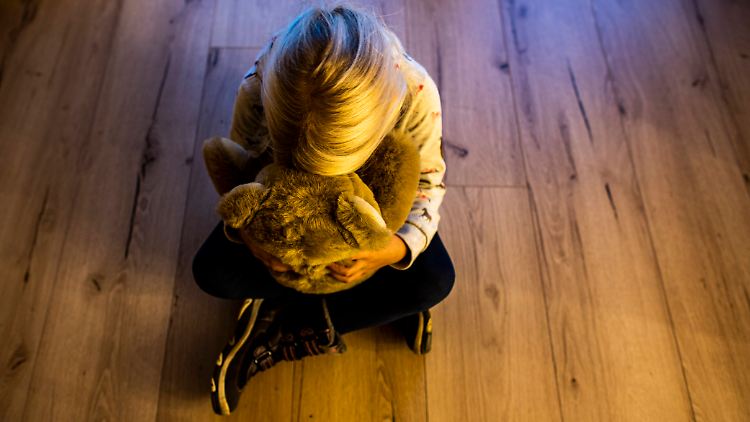 Laut BKA stammen die Täter bei Kindesmissbrauch sehr oft aus dem direkten Umfeld der Opfer.