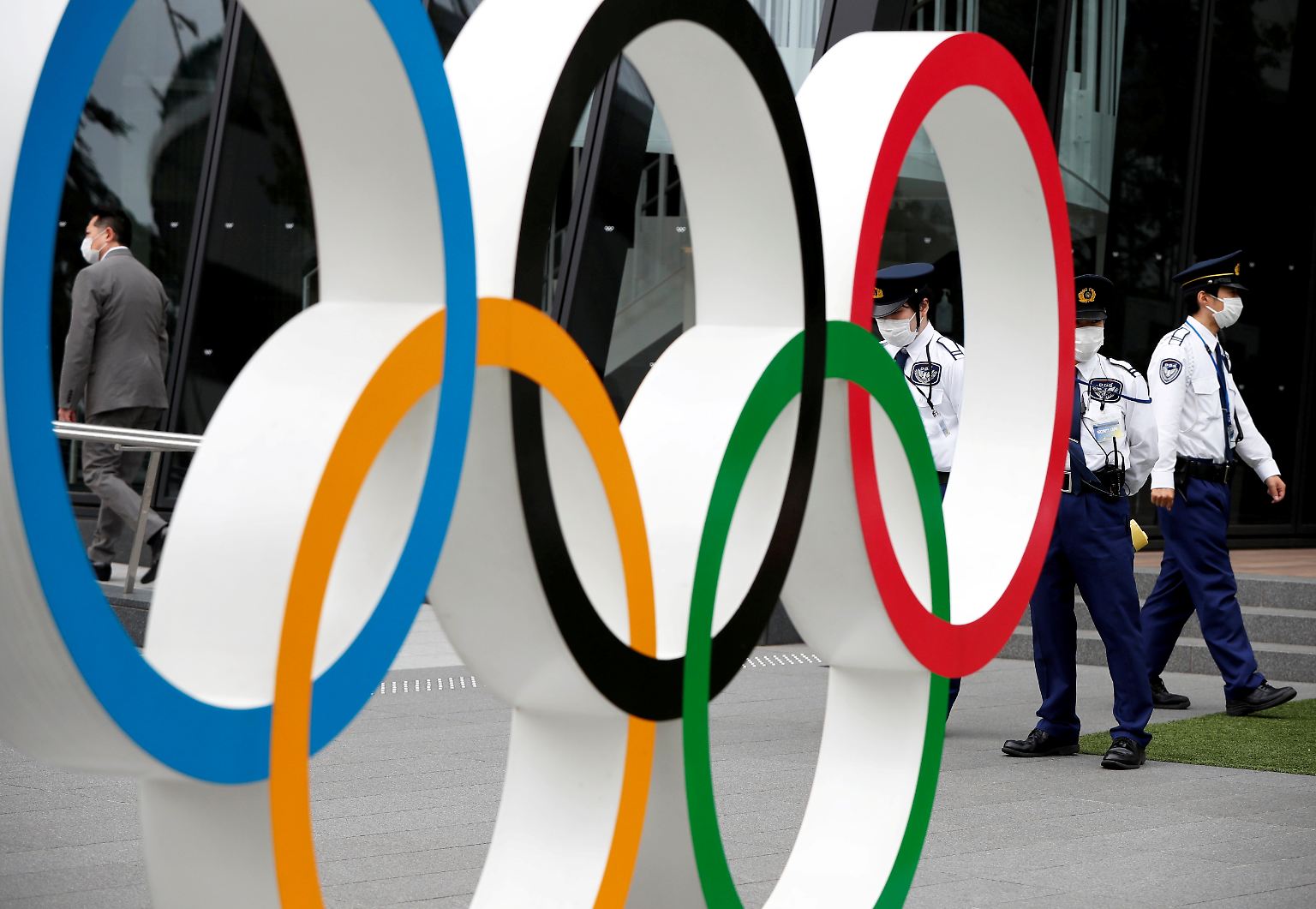 Nachdem sie im letzten Jahr wegen Corona verschoben wurden, starten am 23. Juli in Tokio die Olympischen Sommerspiele - das jedenfalls ist der Plan. Aber sollte das sportliche Großereignis wirklich während der Pandemie veranstaltet werden?