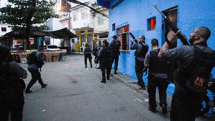 Am frühen Morgen des 6. Mai führten die Polizei eine Razzia im Armenviertel Jacarezinho durch.