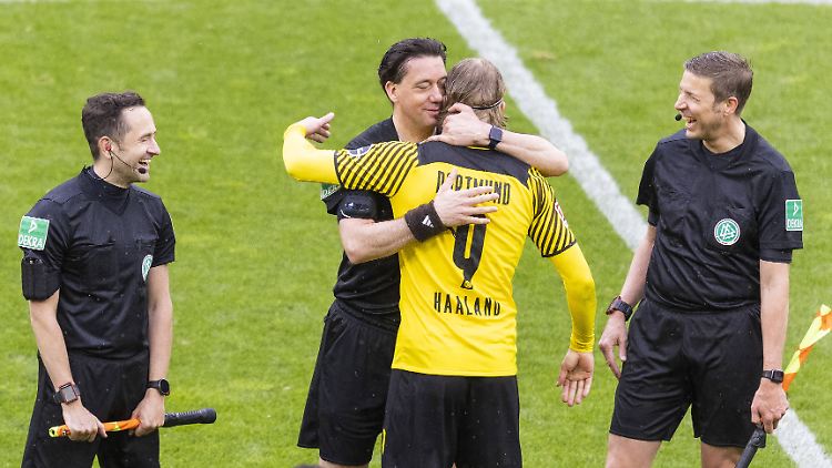 Abschied mit Superstar: Manuel Gräfe muss die Bundesligabühne verlassen.