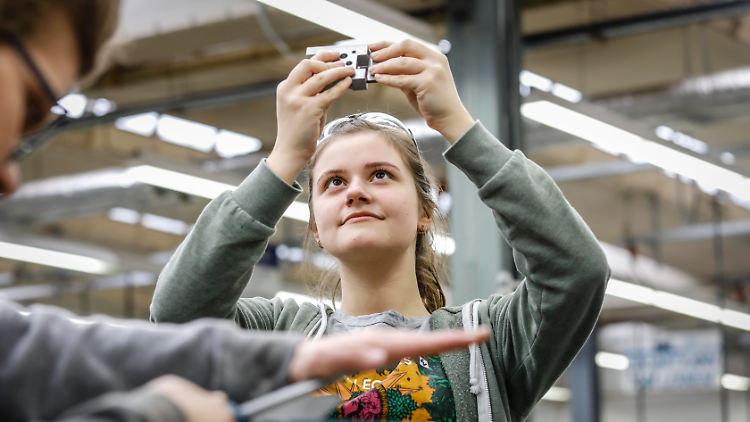 Im kommenden Jahr werden zusätzlich 26.000 MINT-Akademiker benötigt.