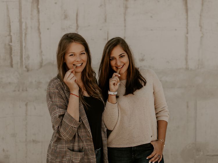 Julia Piechotta und Amelie Vermeer sind die Gründerinnen von Spoontainable. Gemeinsam wollen sie den Plastikverbrauch reduzieren.