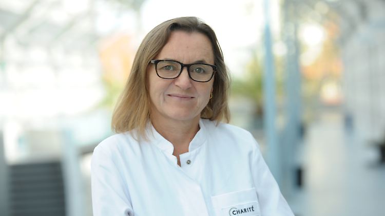 Die Leiterin der Immundefekt-Ambulanz und des Fatigue Centrums der Charité, Prof. Carmen Scheibenbogen.