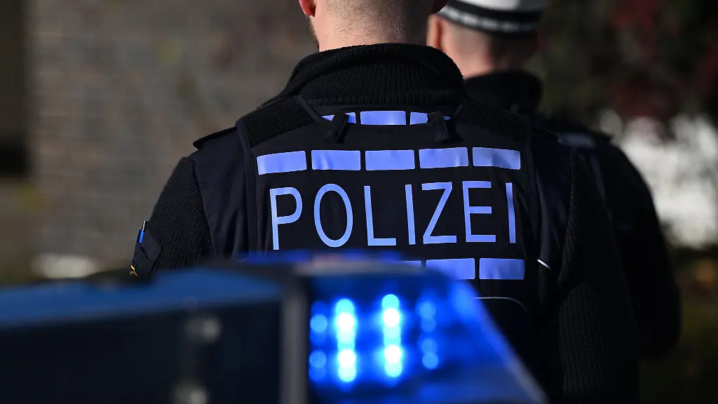 Glueck-im-Unglueck-die-Fahrgaeste-des-Busses-blieben-nach-ersten-Erkenntnissen-unverletzt