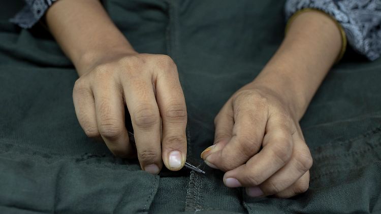 In der gesamten Lieferkette sollen die Menschenrechte eingehalten werden. Das Gesetz nimmt Firmen dabei mehr in die Verantwortung.