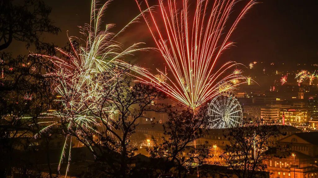Feuerwerk-gehoert-zu-Silvester-dazu-doch-viele-wollen-laut-einer-Umfrage-aufs-Boellern-verzichten