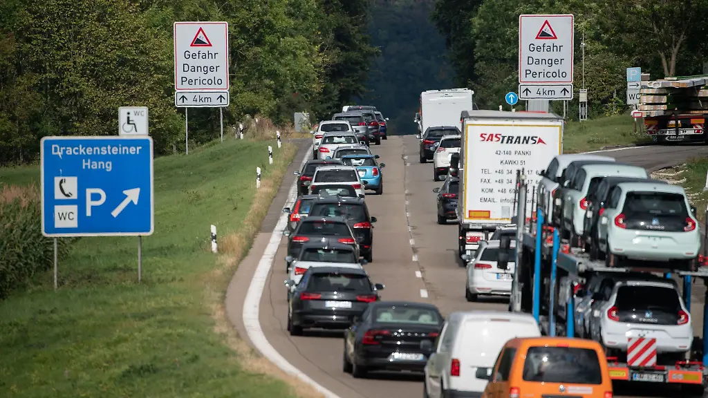 Am-bisherigen-Albaufstieg-der-A8-muessen-Autofahrer-haeufig-Geduld-beweisen
