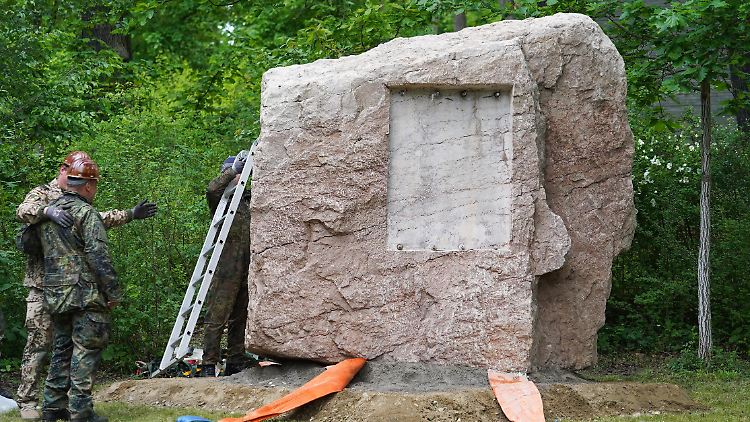 Der 27 Tonnen schwere Stein stand viele Jahre in Masar-i-Scharif.