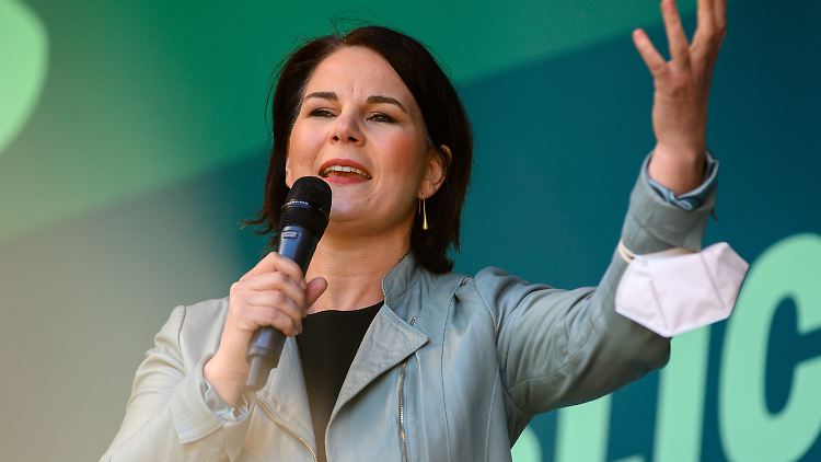 Baerbock bei der Wahlkampfveranstaltung in Magdeburg.