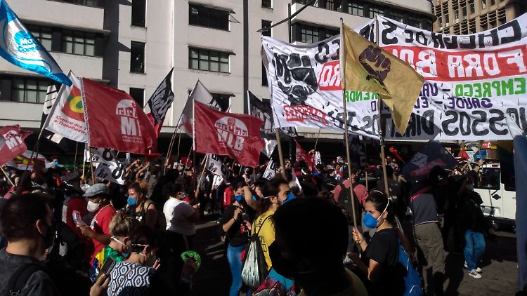 In mindestens 16 Städten Brasiliens gingen Tausende Menschen auf die Straßen.
