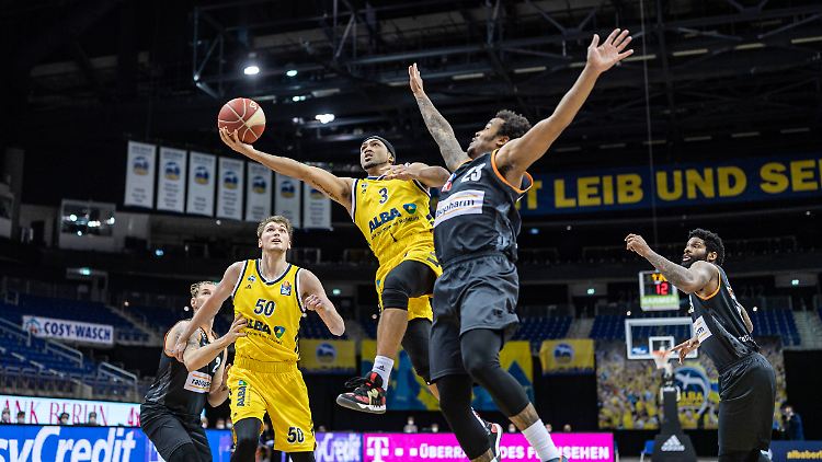 Peyton Siva (mit Ball) und Alba Berlin konnten Ulm nicht bezwingen.