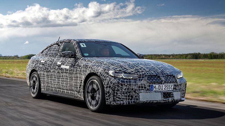 Der BMW i4 mag der Vorbote einer neuen Zeit sein, der aber die alte Tugend der Freude am Fahren weiter als Credo hat.