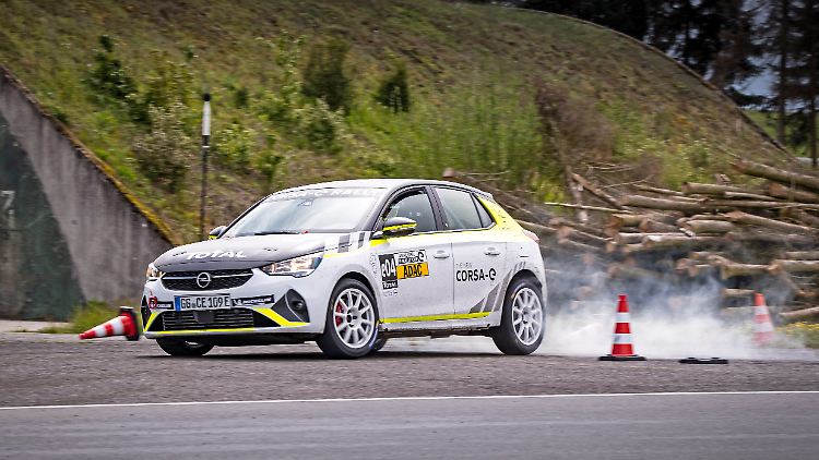 Es macht unglaublichen Spaß, mit dem exzellent abgestimmten und puristischen Opel Corsa-e Rally auf die Piste zu gehen.