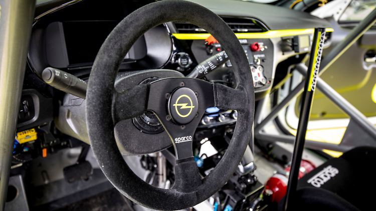 Im Opel Corsa-e Rally gibt es deutlich weniger Komfort als im Serienmodell, dafür aber eine gehörige Portion mehr Fahrspaß.