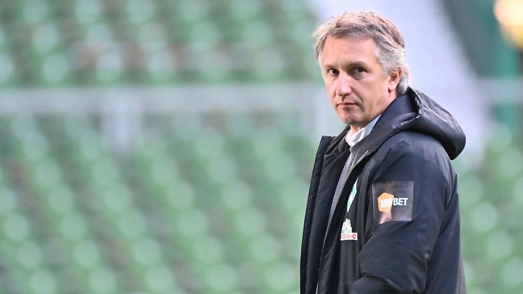 Sportchef Baumann steht stark in der Kritik, darf aber die Mission Wiederaufstieg planen.