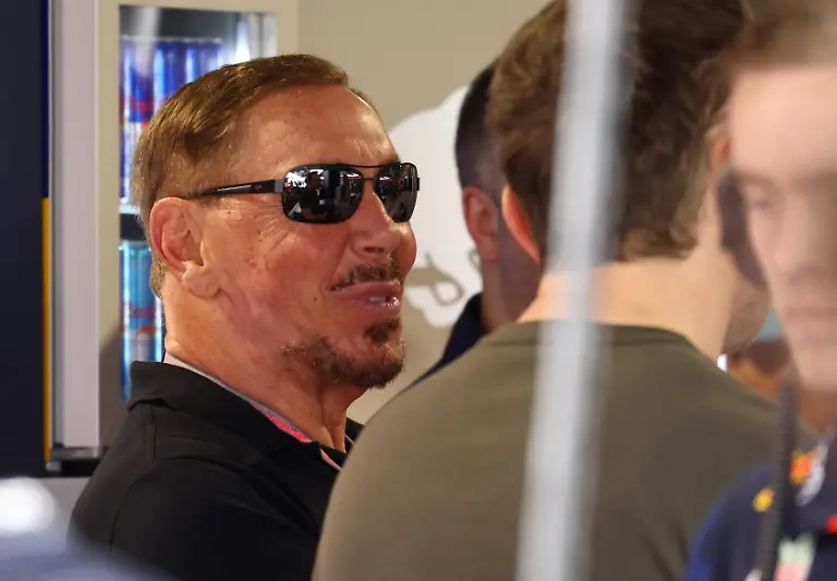 2023-05-06T171103Z-1580616290-UP1EJ561BQER1-RTRMADP-3-MOTOR-F1-MIAMI