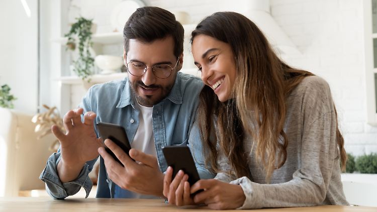 Ein kombinierter Mobilfunktarif über eine Partnerkarte verspricht die gleichen Leistungen, jedoch für weniger Geld. 